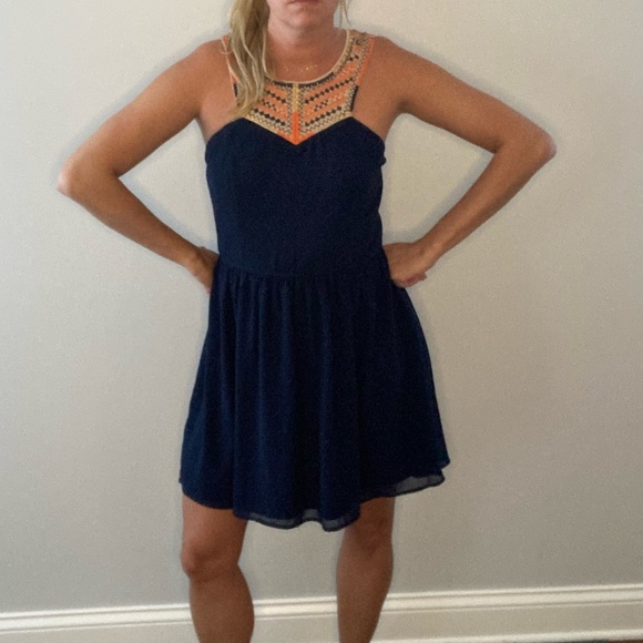 Alya Dresses & Skirts - Alya Embroidered Neckline Dress size M